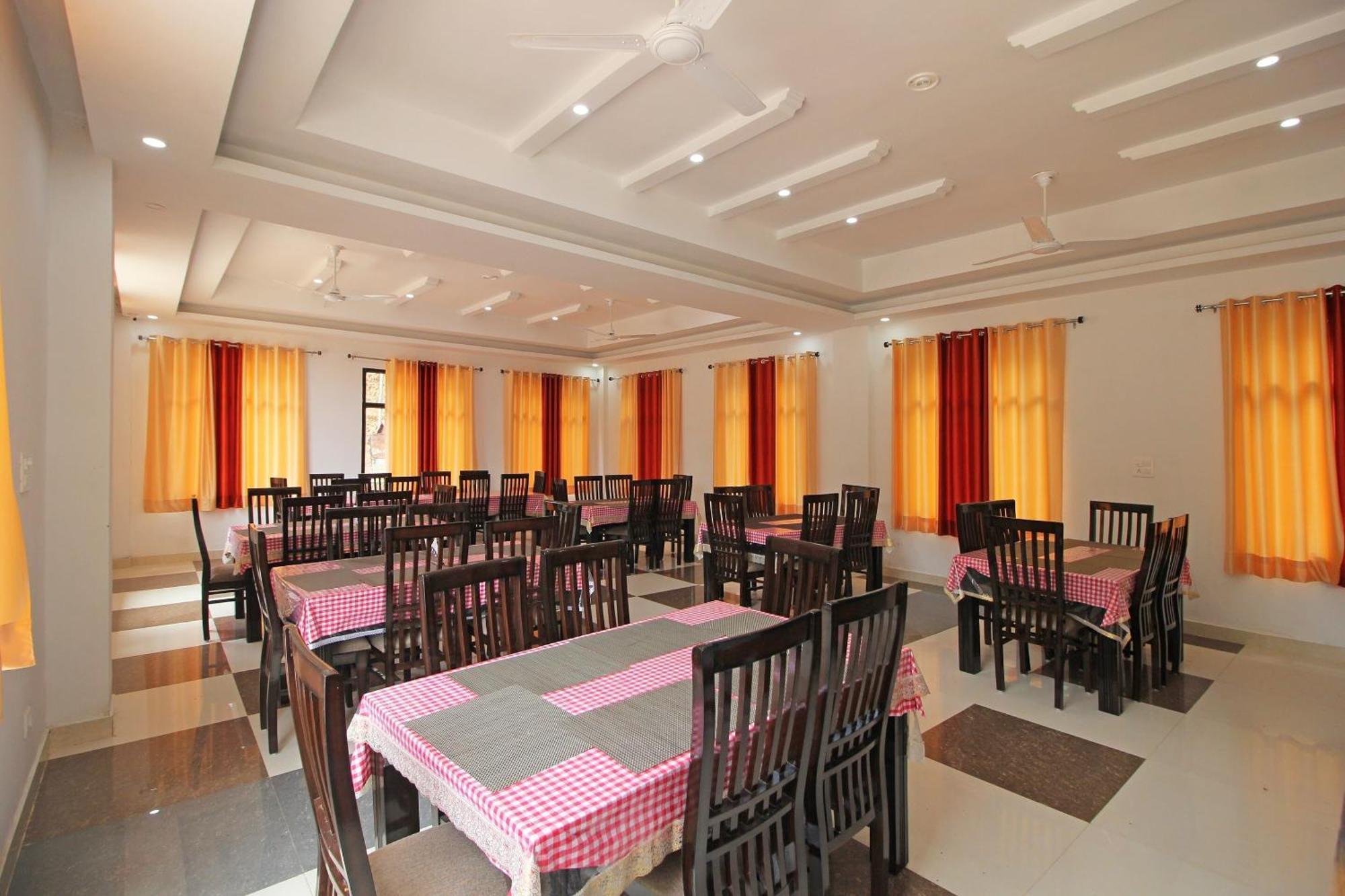 Oyo Hotel Chandni Дармсала Экстерьер фото